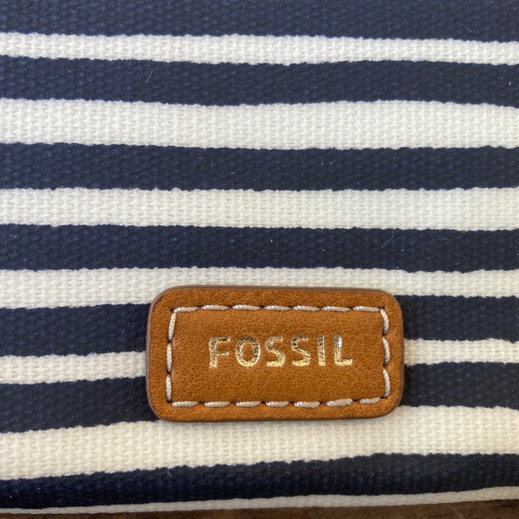 Fossil Striped Eliza Large Wristlet Navy/White Zip Spring Summer Nautical - Picture 5 of 6